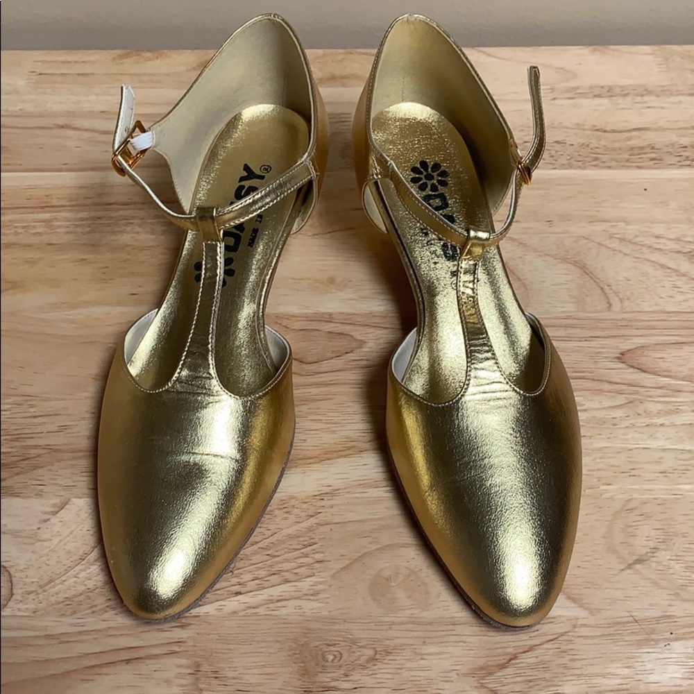 Vintage 60s 70s Style Gold Leather T- Strap Mary Jane Glam Heels